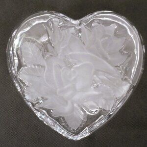 Mikasa's Winter Rose Frosted Roses/Leaves Heart Shaped Glass Dish Vintage 90's